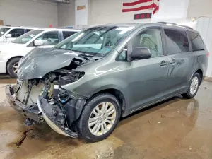 Toyota Sienna 3.5L 6 2013