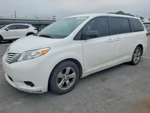 Toyota Sienna 3.5L 6 2015