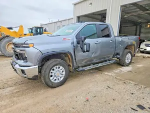 Chevrolet Silverado 1500 6.6L 8 2025