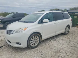 Toyota Sienna 3.5L 6 2015