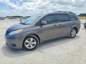 Toyota Sienna 3.5L 6 2014