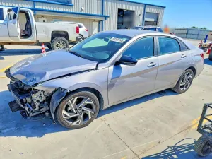 Hyundai Elantra 2.0L 4 2025