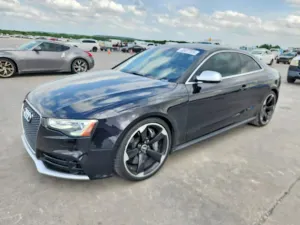 Audi RS5 4.2L 8 2013