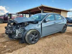 Hyundai Elantra 2.0L 4 2023