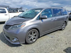 Toyota Sienna 3.5L 6 2016