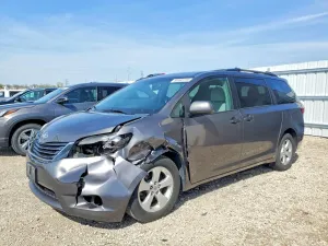 Toyota Sienna 3.5L 6 2016