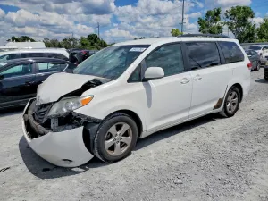 Toyota Sienna 3.5L 6 2014