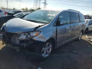 Toyota Sienna 3.5L 6 2012