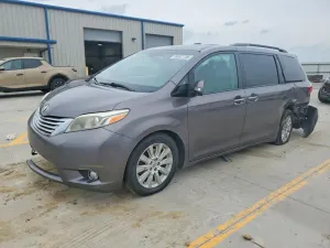 Toyota Sienna 3.5L 6 2015