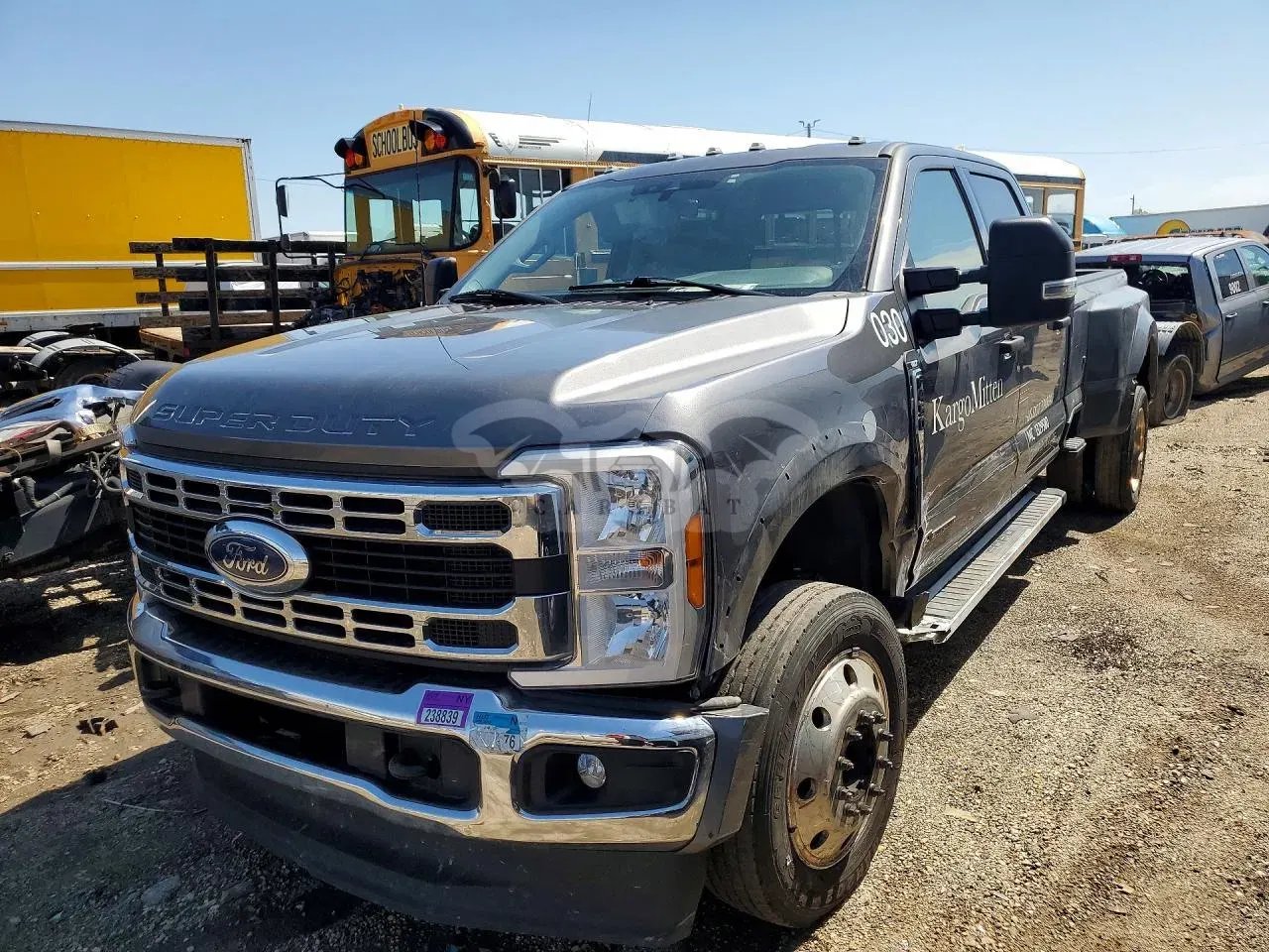Ford F-450 6.7L 8 2023