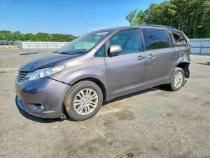 Toyota Sienna 3.5L 6 2014