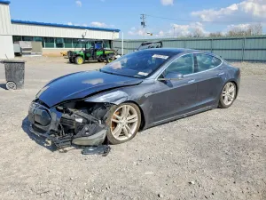 Tesla Model S 2015