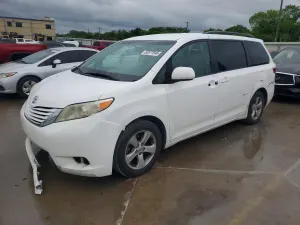 Toyota Sienna 3.5L 6 2016