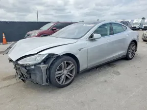 Tesla Model S 2015
