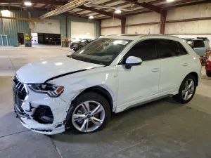 Audi Q3 2.0L 4 2024