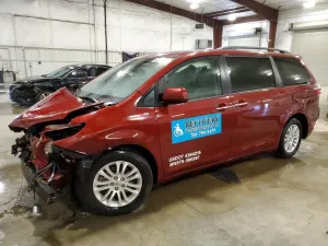 Toyota Sienna 3.5L 6 2015