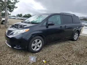 Toyota Sienna 3.5L 6 2016