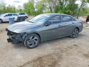 Hyundai Elantra 2.0L 4 2025