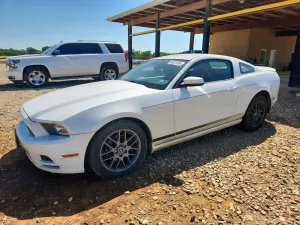 Ford Mustang 3.7L 6 2014