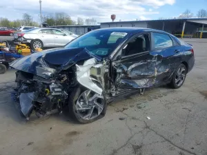 Hyundai Elantra 2.0L 4 2025