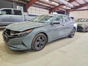 Hyundai Elantra 2.0L 4 2022