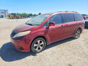 Toyota Sienna 2.7L 4 2011