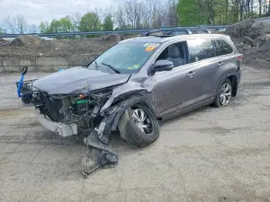 Toyota Highlander 3.5L 6 2015