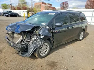 Toyota Sienna 3.5L 6 2016