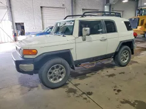 Toyota FJ Cruiser 4.0L 6 2013