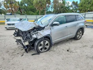 Toyota Highlander 3.5L 6 2015