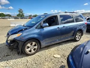 Toyota Sienna 3.5L 6 2015
