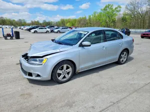Volkswagen Jetta 2.0L 4 2013