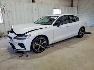 Volvo S60 2.0L 4 2024