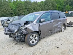 Toyota Sienna 3.5L 6 2016