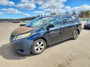 Toyota Sienna 3.5L 6 2015