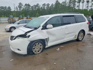 Toyota Sienna 3.5L 6 2014