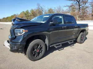 Toyota Tundra CREWMAX SR5 5.7L 8 2020