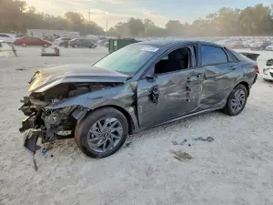 Hyundai Elantra 2.0L 4 2024