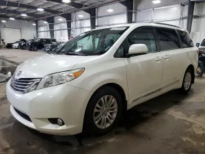 Toyota Sienna 3.5L 6 2016