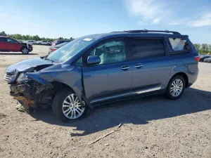 Toyota Sienna 3.5L 6 2016
