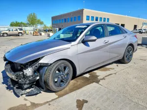 Hyundai Elantra 2.0L 4 2023