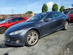Tesla Model S 2015