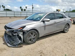 Hyundai Elantra 2.0L 4 2023