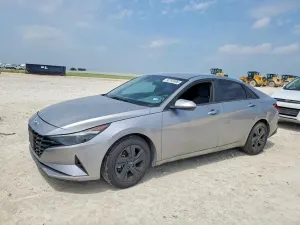 Hyundai Elantra 2.0L 4 2022