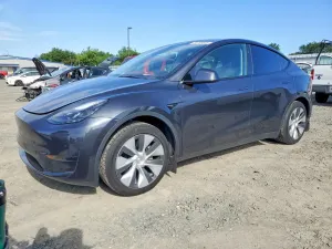 Tesla Model Y 2024