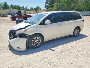 Toyota Sienna 3.5L 6 2015