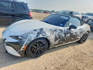 Mazda MX-5 (Miata) 2.0L 4 2021