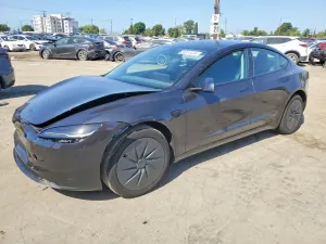 Tesla Model 3 2025