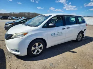 Toyota Sienna 3.5L 6 2017