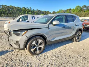 Volvo XC40 2.0L 4 2025